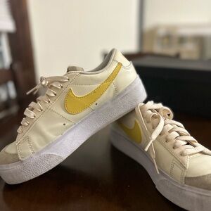 Nike Women's Sneakers in Cream and Yellow